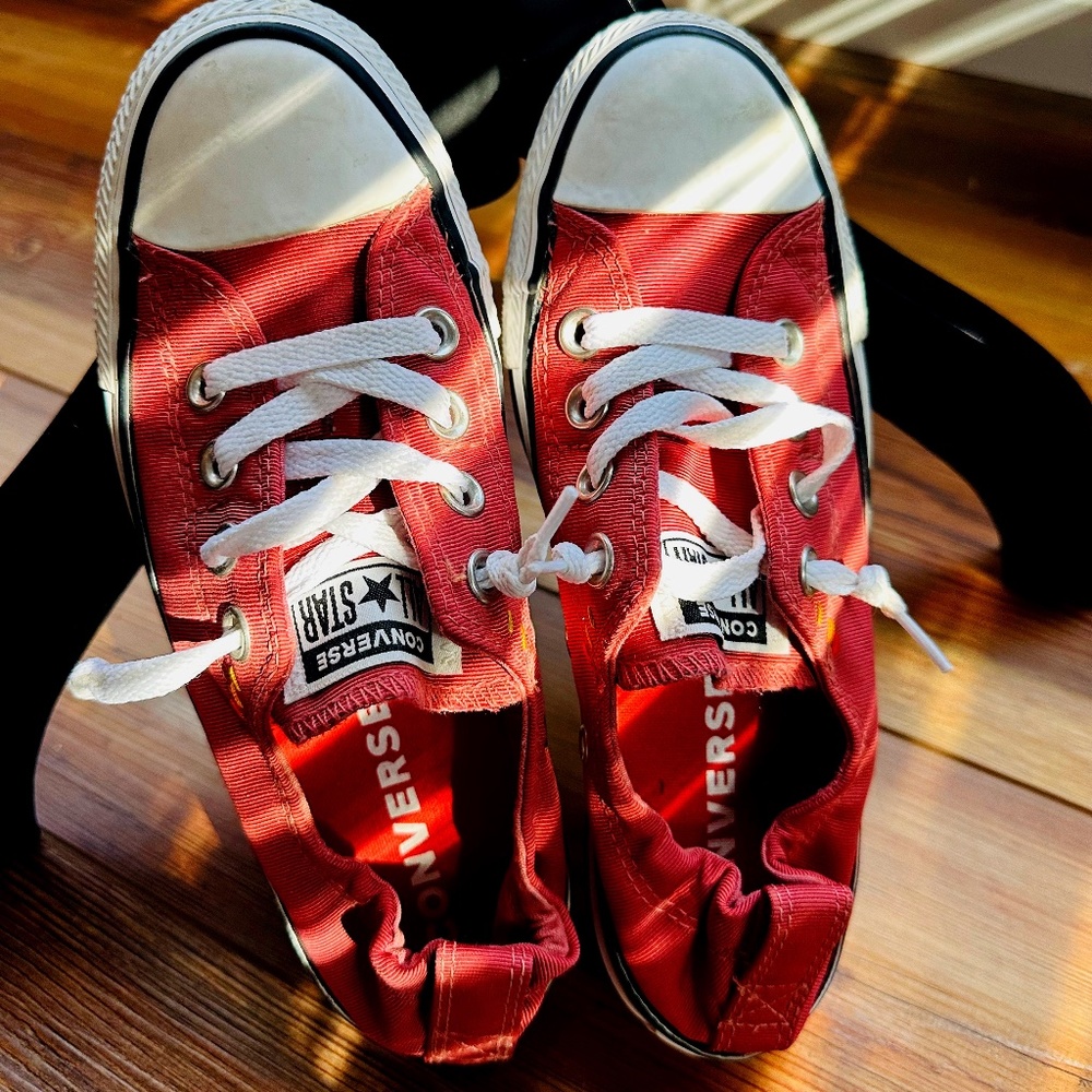 SZ 6 Red Chuck Taylor All Star Shoreline Slip